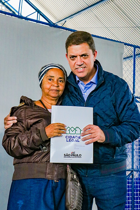 Prefeitura de Carapicuíba entrega 224 títulos de propriedades