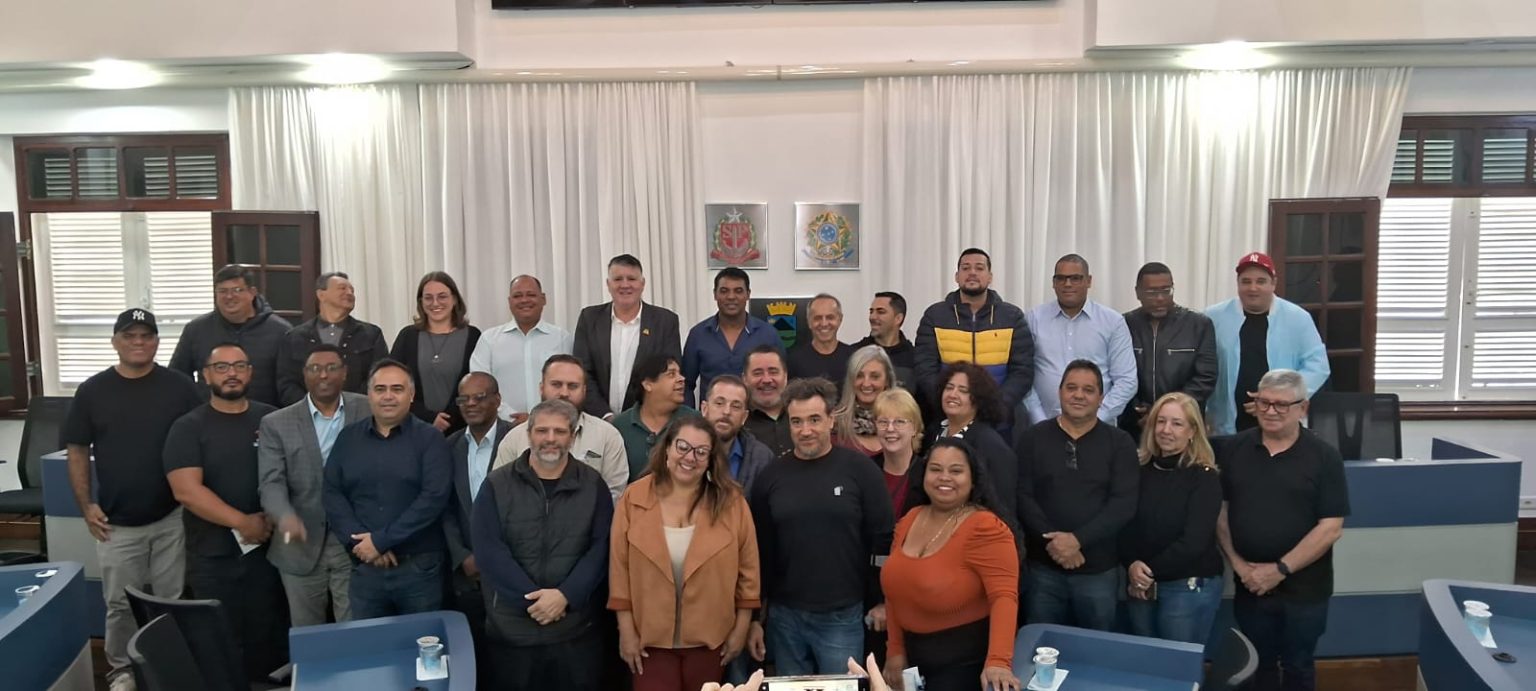 Câmara de Cotia homenageia jornalistas em solenidade pelo Dia do Jornalista