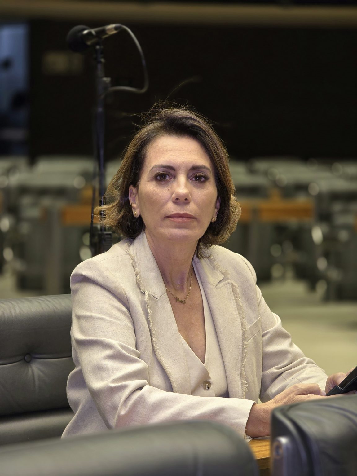 Rosana Valle exige que INSS notifique individualmente vítimas de fraudes que desviaram R$ 6,3 bilhões de aposentados