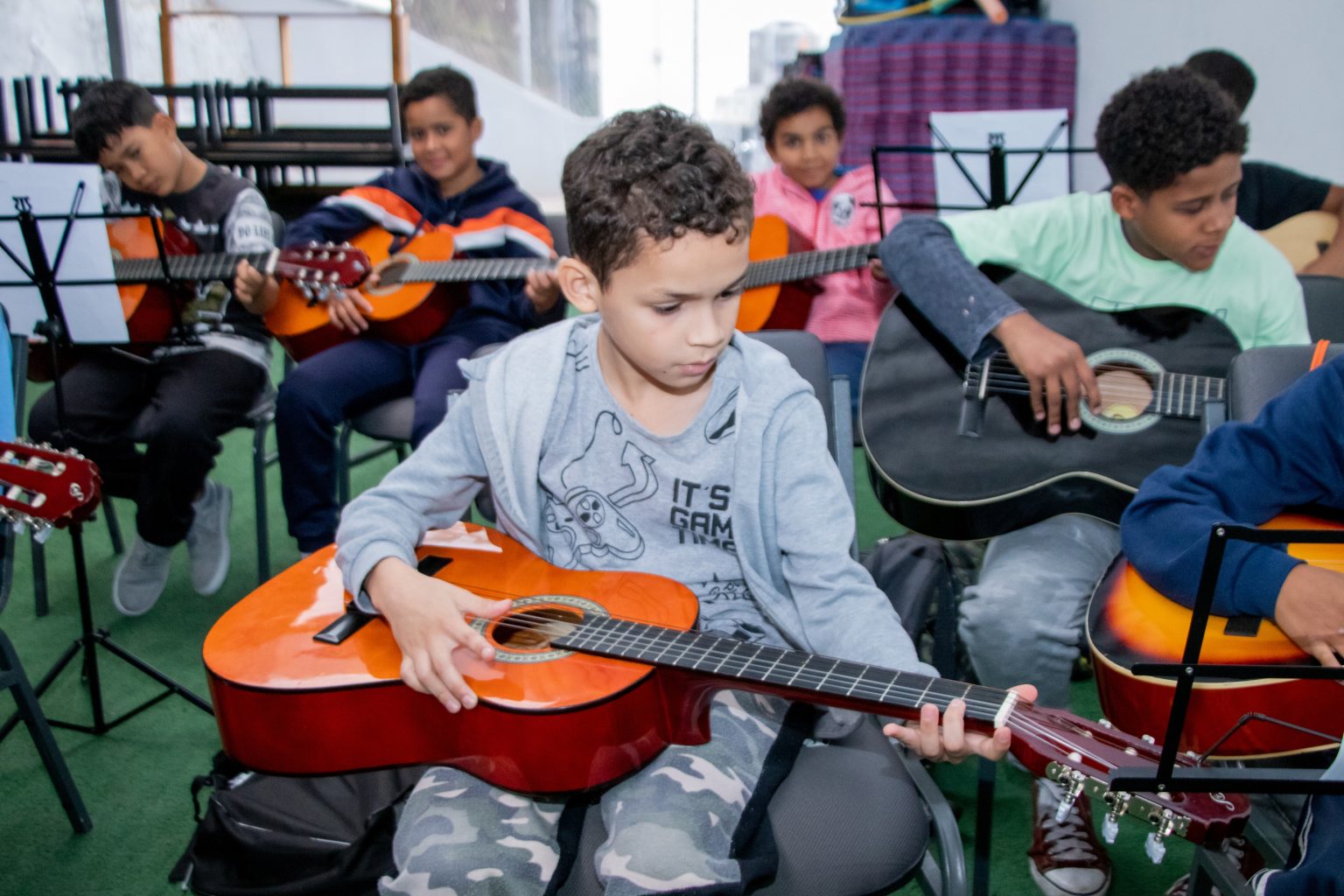 Carapicuíba abre 60 vagas gratuitas para projetos educacionais com transporte, lanche e material incluso