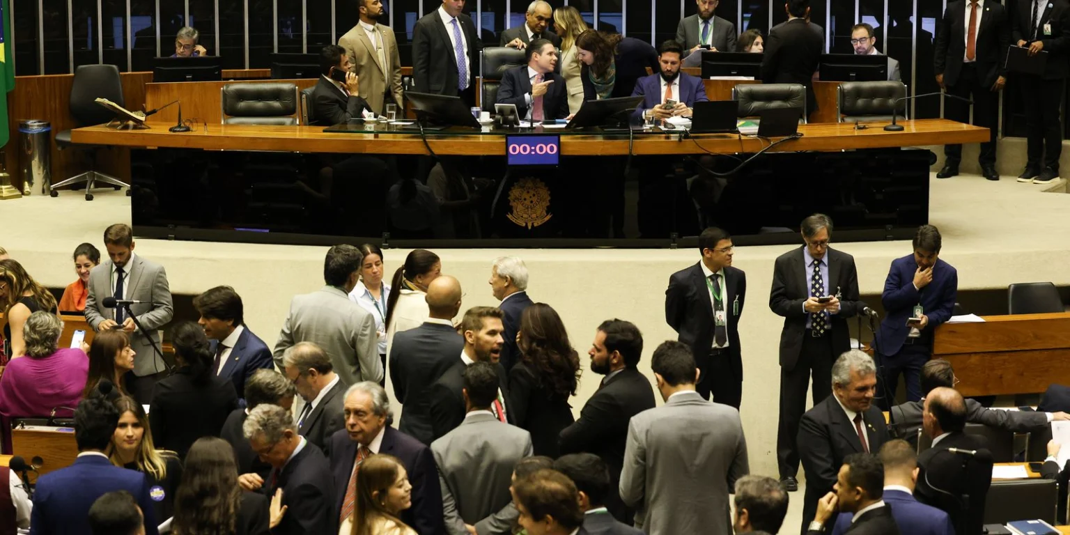 Câmara aprova ampliação gradual da licença-paternidade até 20 dias