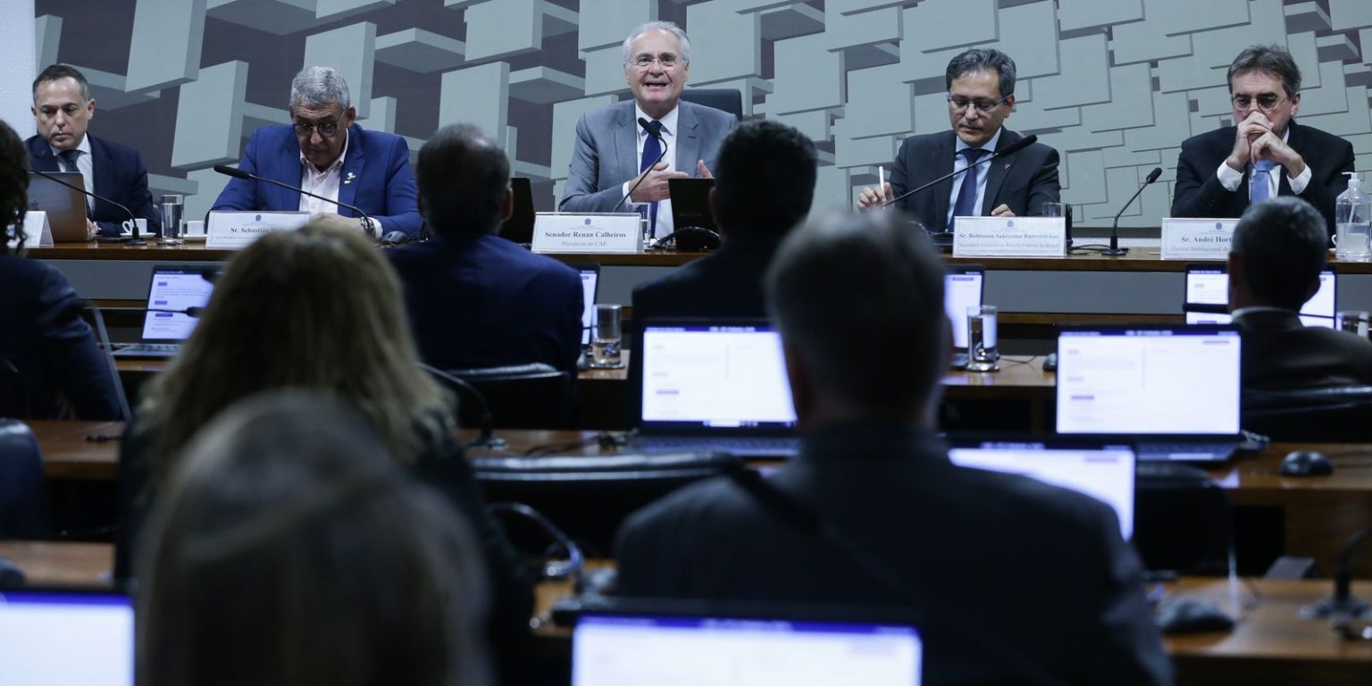 Comissão do senado aprova isenção de imposto para rendas de até r$ 5 mil