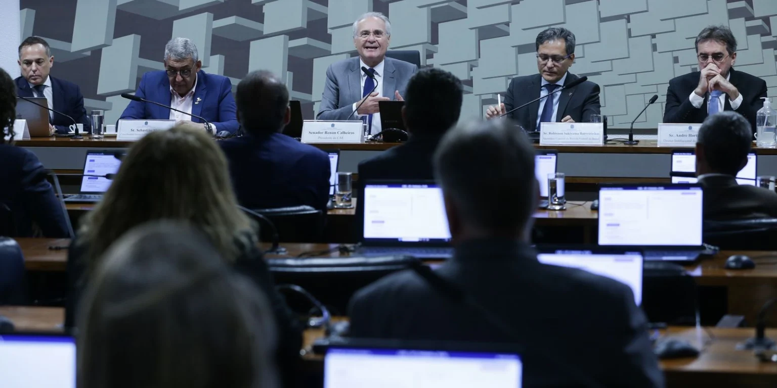 Comissão do senado aprova isenção de imposto para rendas de até r$ 5 mil