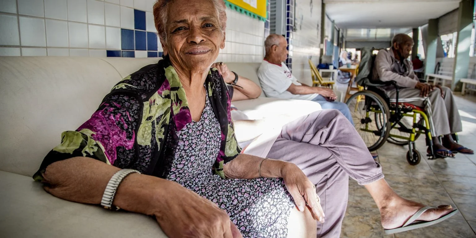 Tema da redação do enem incita debate sobre etarismo, afirmam professores