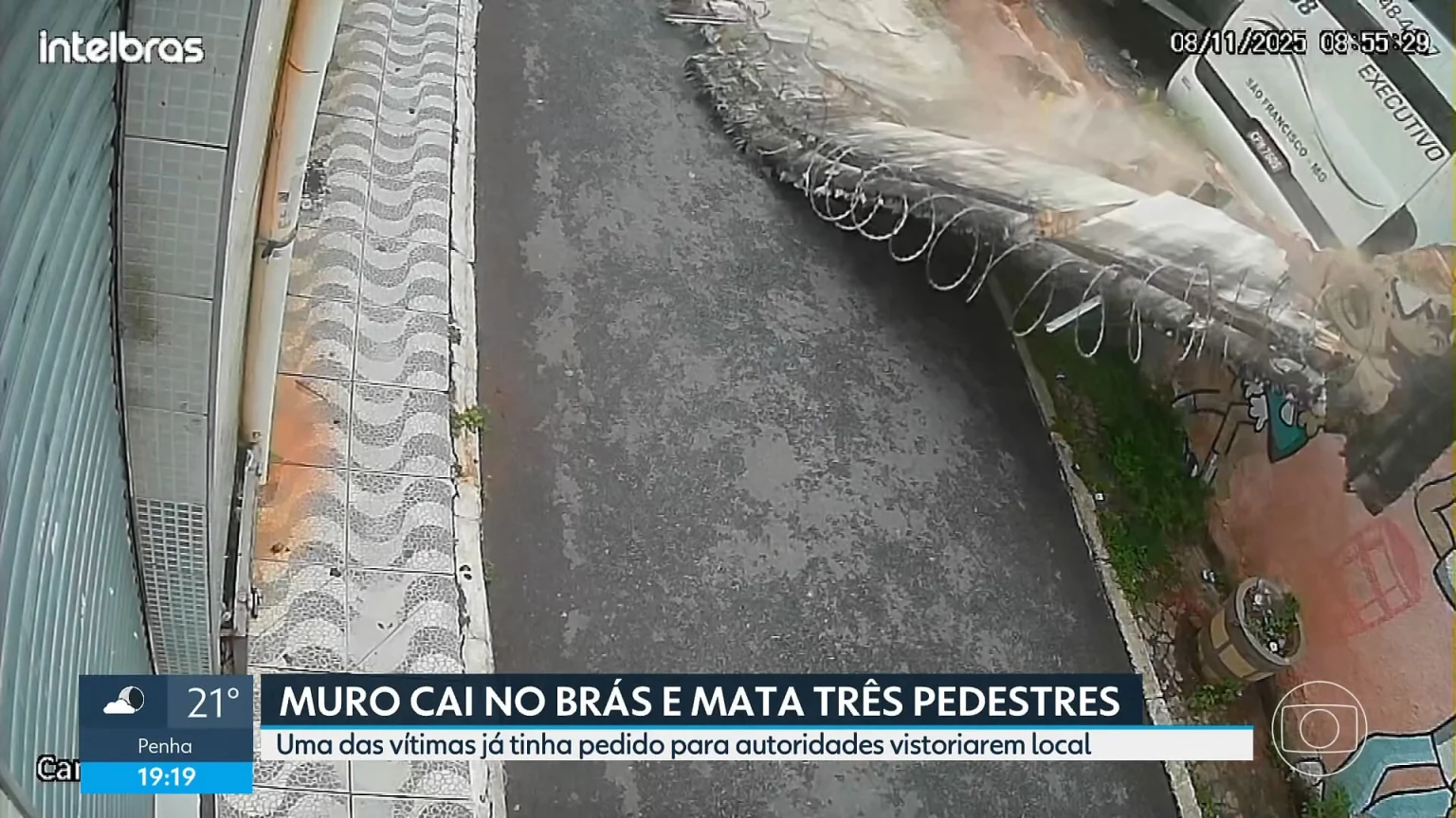 Muro desaba no brás e câmera flagra tragédia com três mortos