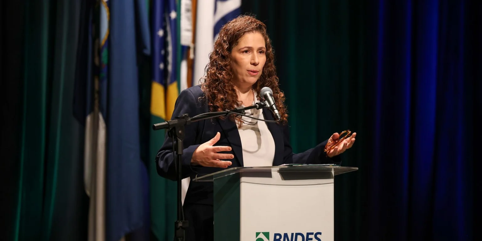 Esther Dweck defende estatais como patrimônio nacional e critica privatizações