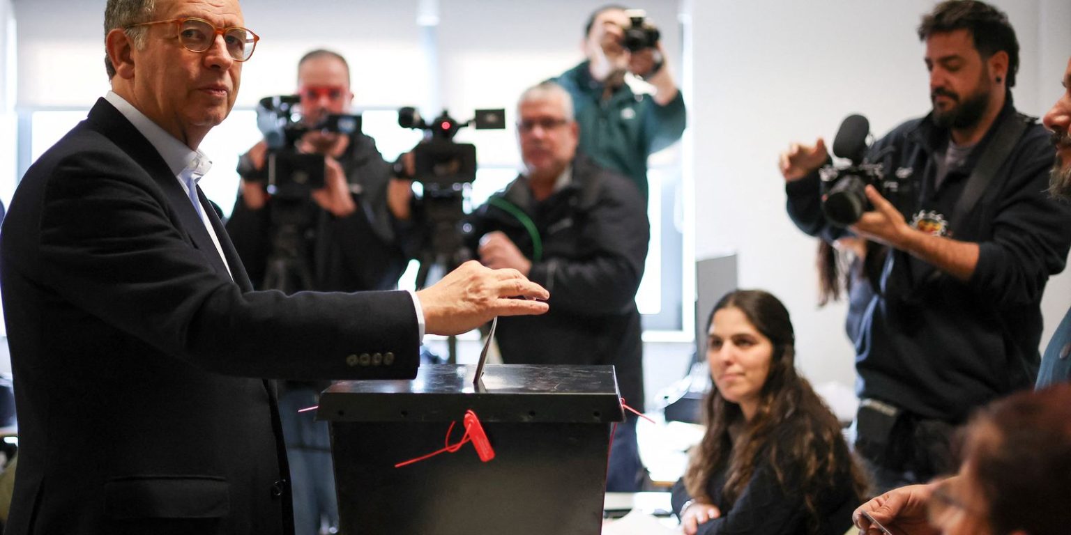 Antônio Seguro eleito presidente de Portugal em segundo turno marcante