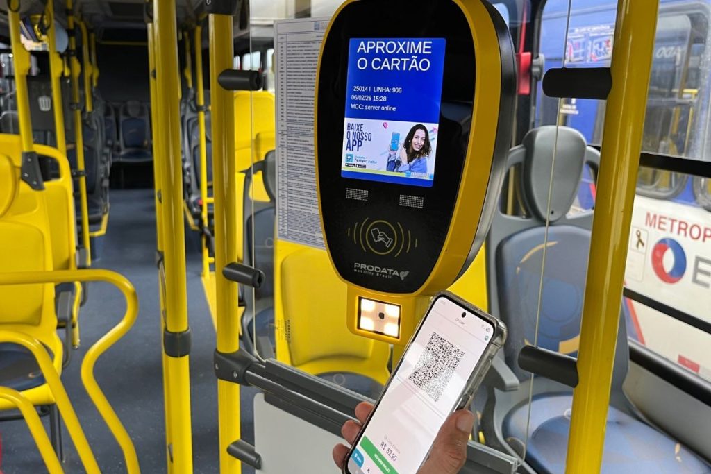 VLT e ônibus da Baixada Santista modernizam pagamentos com Pix e QR