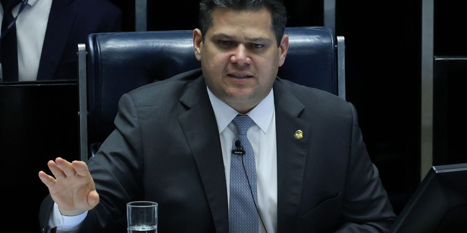 Alcolumbre mantém quebra de sigilo de Lulinha na CPMI do INSS