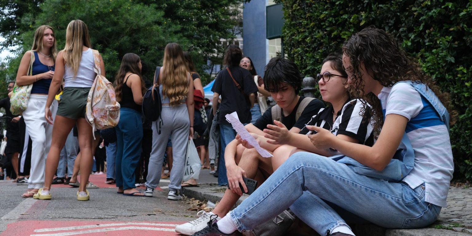 Instituto lança videoaulas gratuitas de português para ensino médio