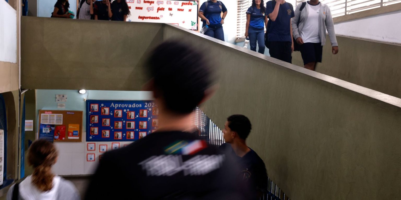 Falta de água em escolas: um direito negado a 75 mil alunos