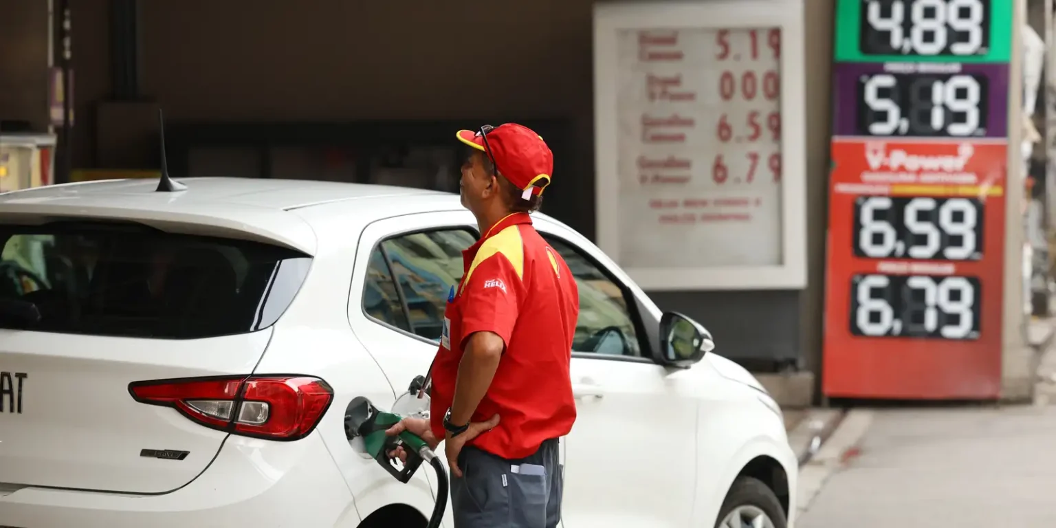 Governo propõe desonerações em combustíveis com receitas extras do petróleo