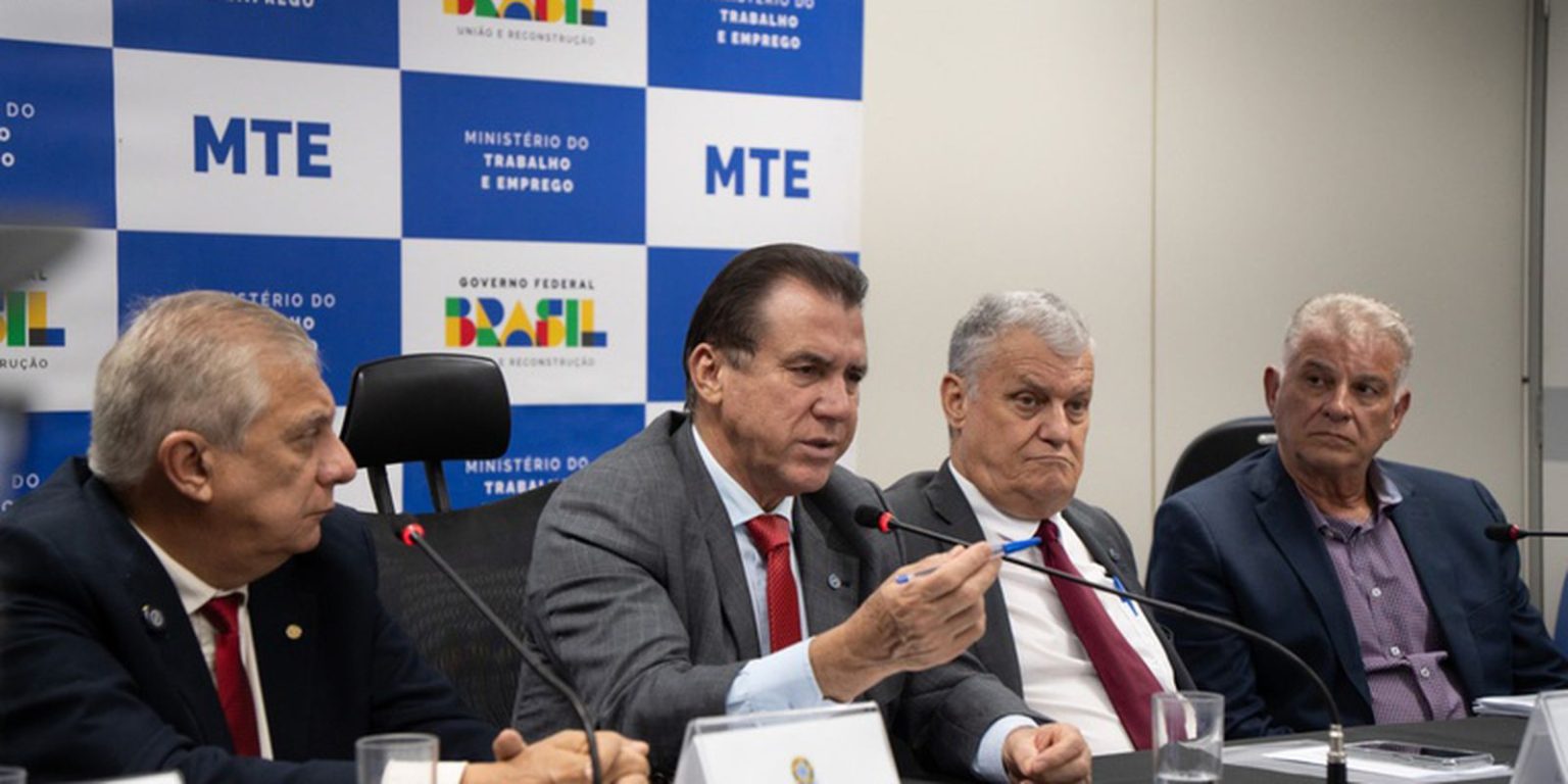 Taxistas reivindicam ao governo linha de crédito para modernização da frota