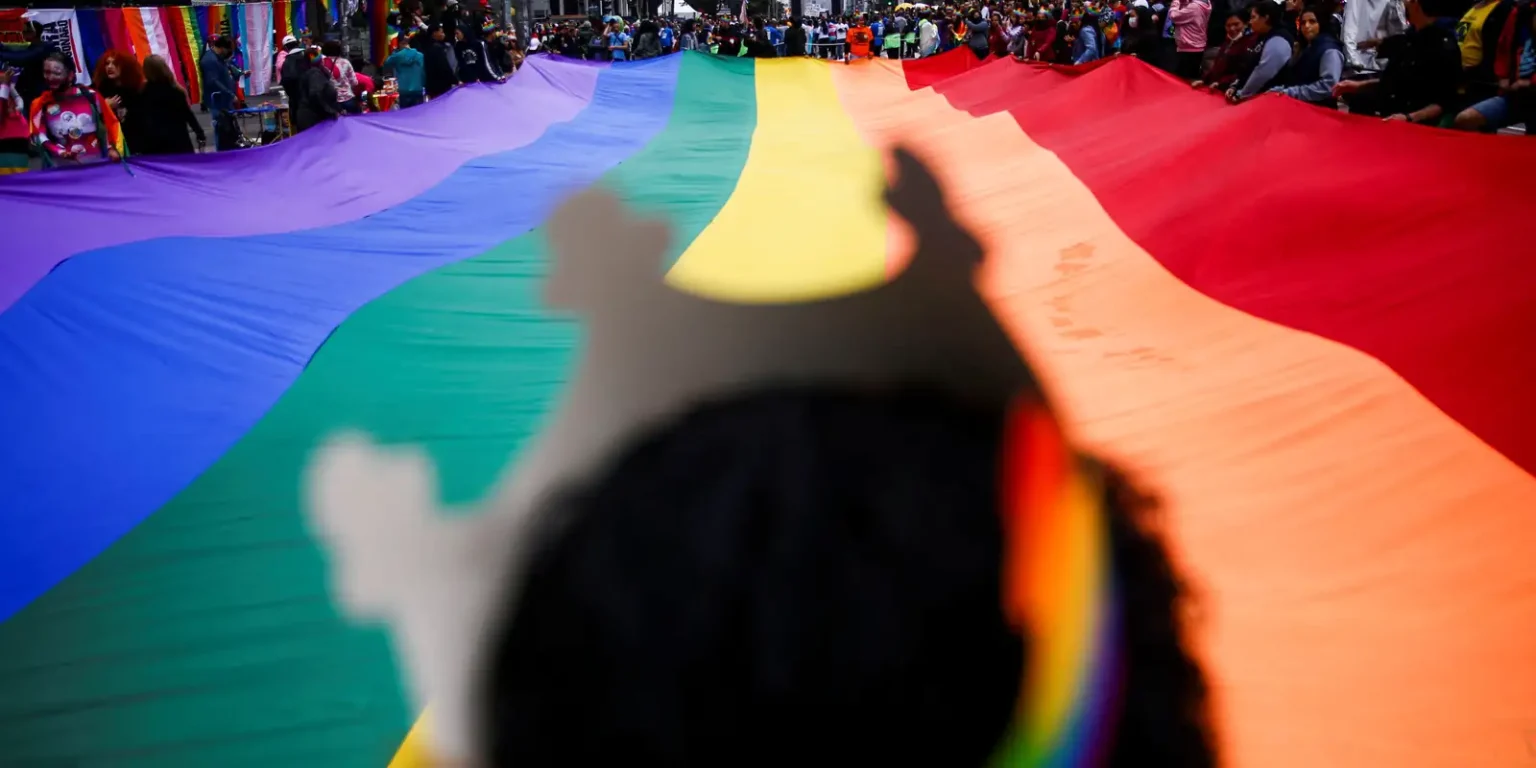 Parada do Orgulho LGBT+ de SP 2026: A importância do voto em debate