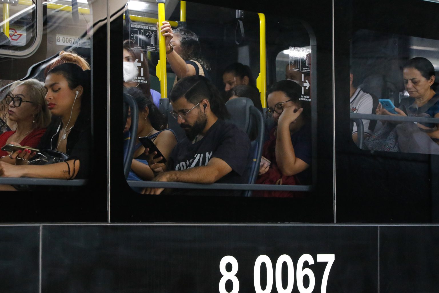 Golpe do ‘falso vômito’ em ônibus de SP: Criminosos furtam celulares em ação rápida e em grupo