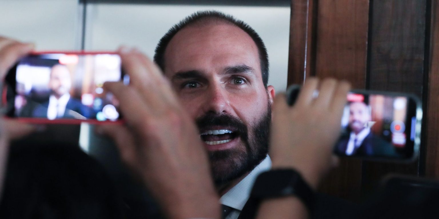 Moraes agenda depoimento de Eduardo Bolsonaro em ação no STF