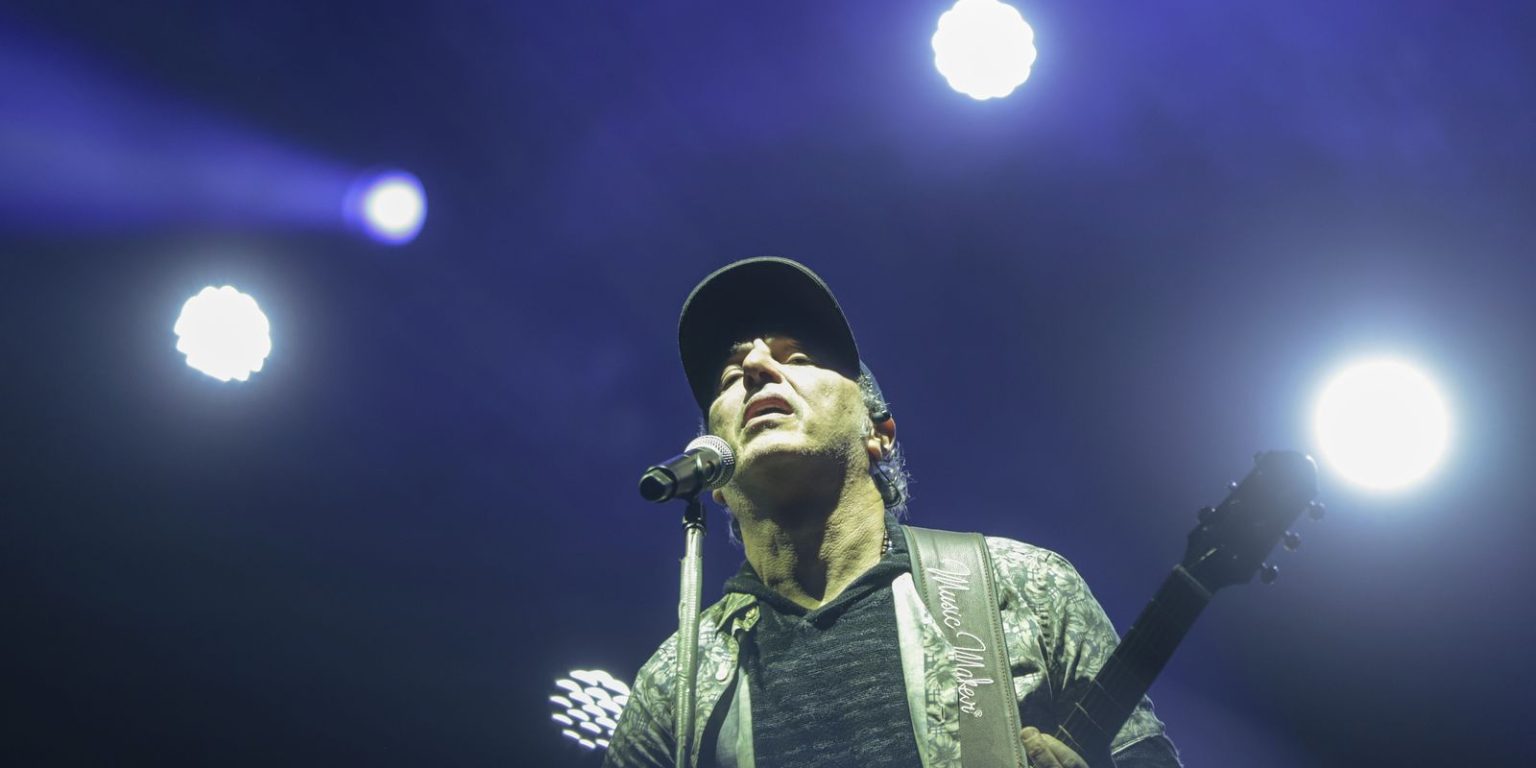 Zeca Baleiro celebra 60 anos com coletânea de 60 músicas