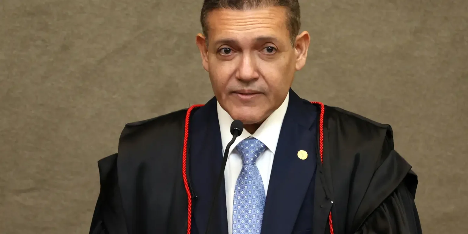 Ministro Nunes Marques solicita parecer da PGR sobre revisão da condenação de Bolsonaro