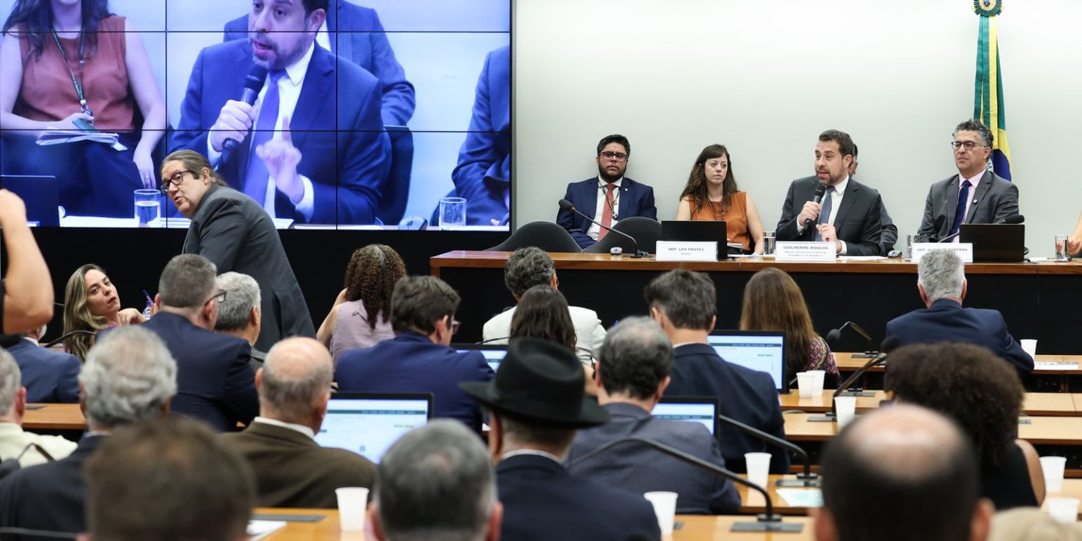 Boulos critica compensação a empresas e pede fim da escala 6×1