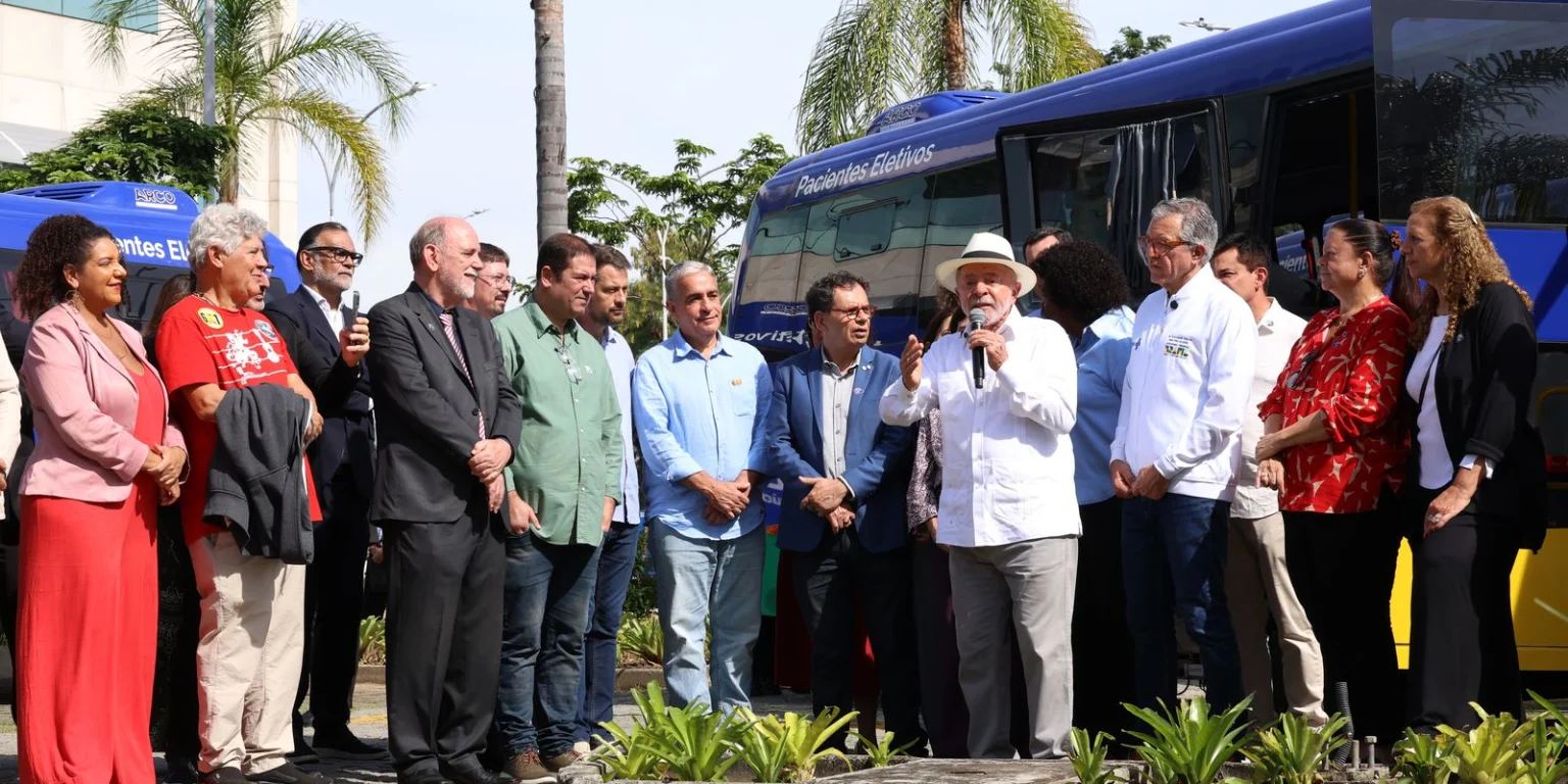 Presidente Lula insta governador do Rio de Janeiro a combater milícias e corrupção