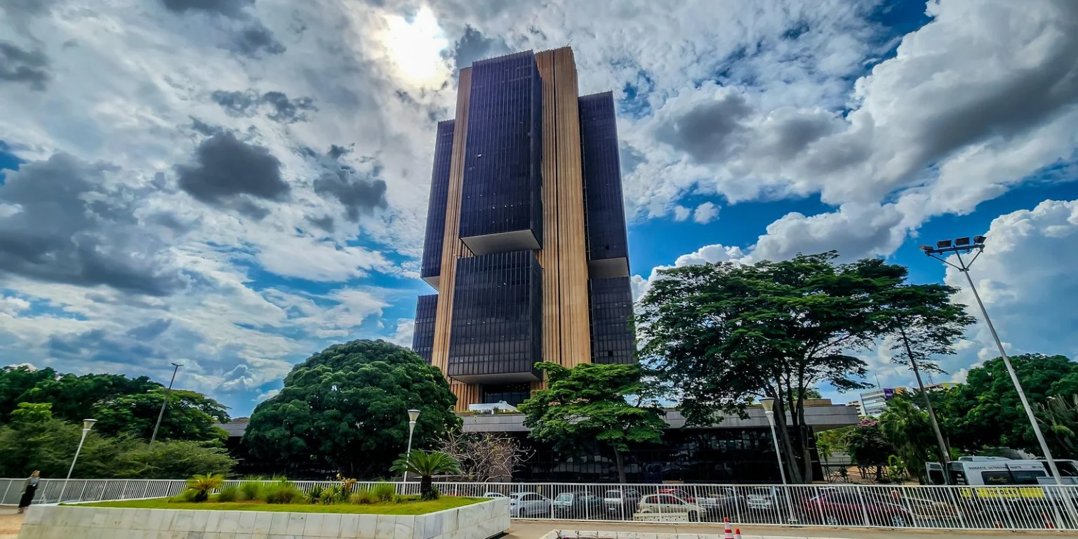 Bancos transferem R$ 5,7 bi de valores esquecidos para o Desenrola: como recuperar seu dinheiro