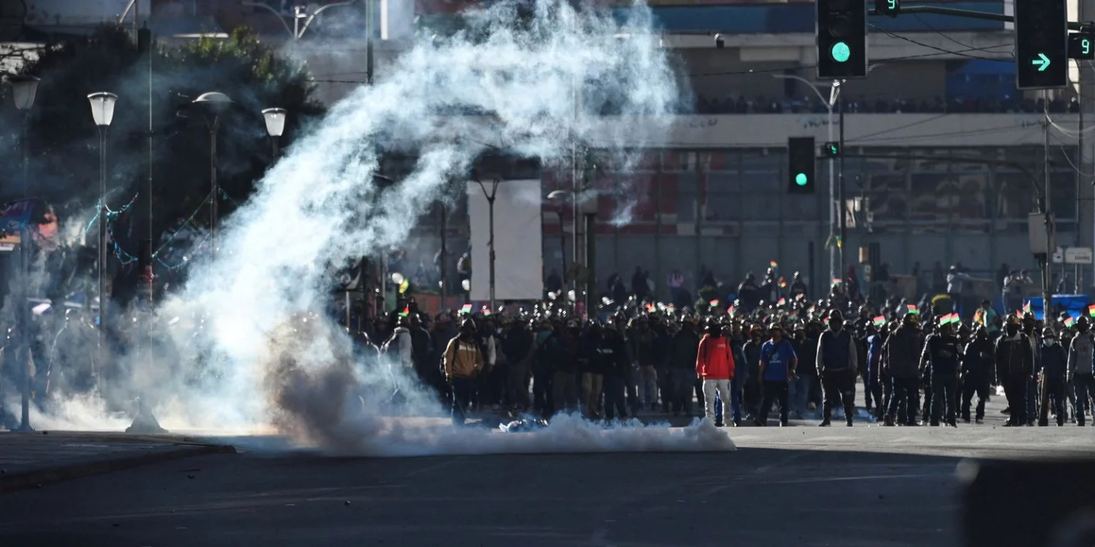 Bolívia revoga lei que limitava estado de exceção em meio a protestos
