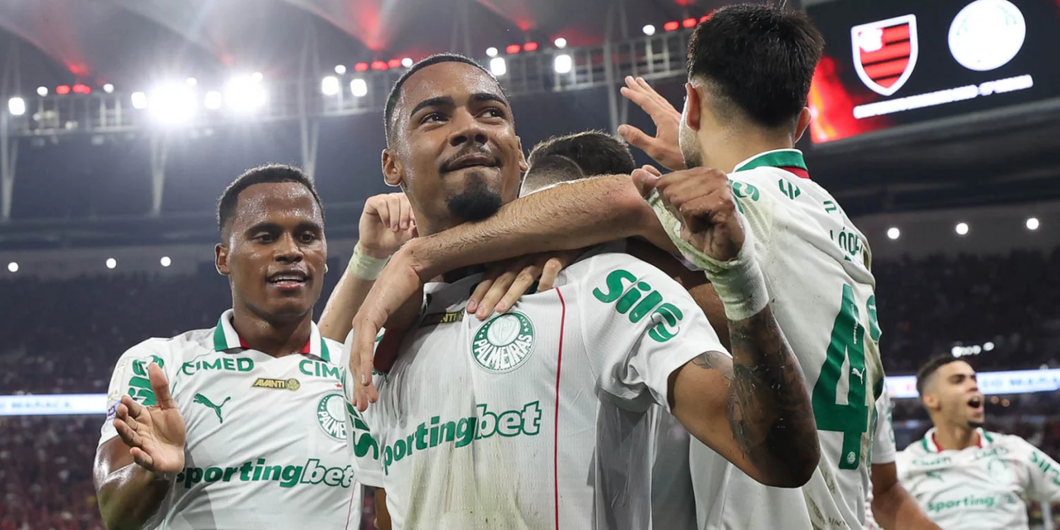 Palmeiras domina Flamengo e amplia vantagem na liderança do Brasileirão