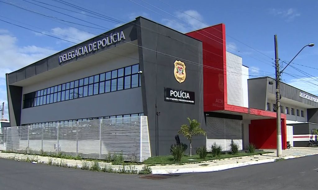 Adolescente é morto a tiros e mulher fica ferida em ataque a tiros em Lorena, interior de São Paulo