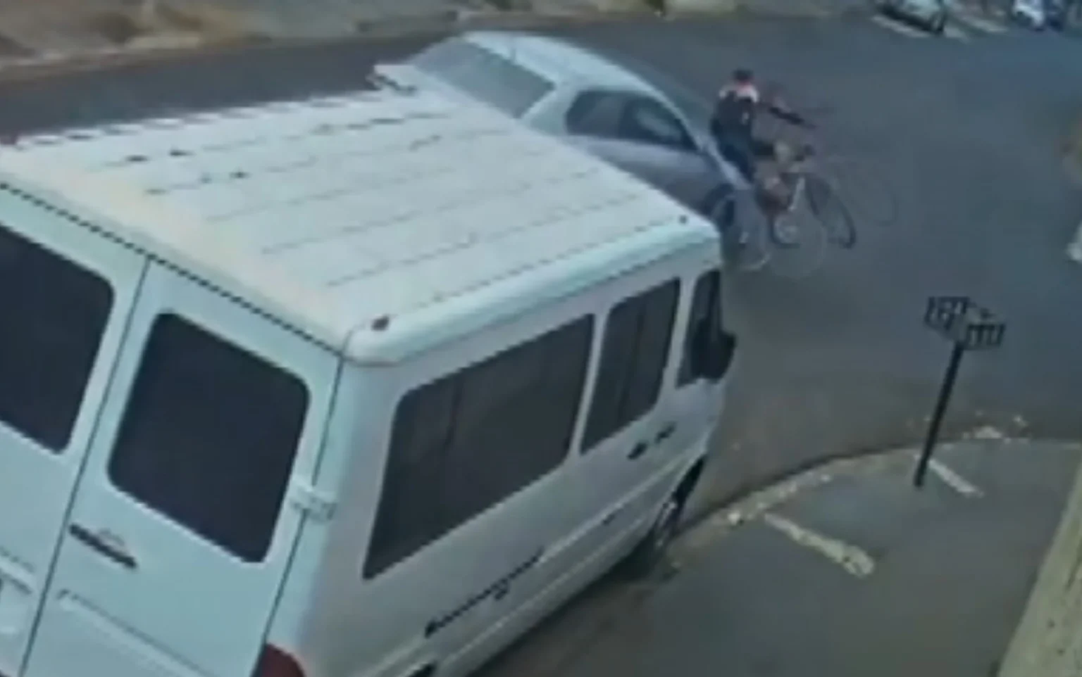 Motorista suspeita de atropelar ciclista de propósito após briga em Ribeirão Preto choca moradores; confira o vídeo