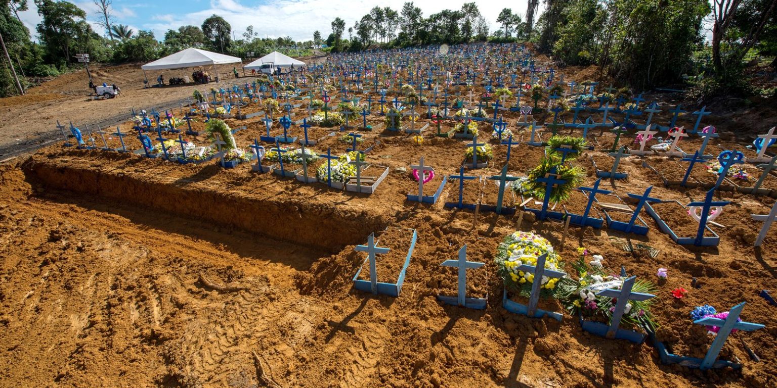 Impacto do Negacionismo na Pandemia: Expectativa de Vida dos Brasileiros Reduzida em 3,4 Anos