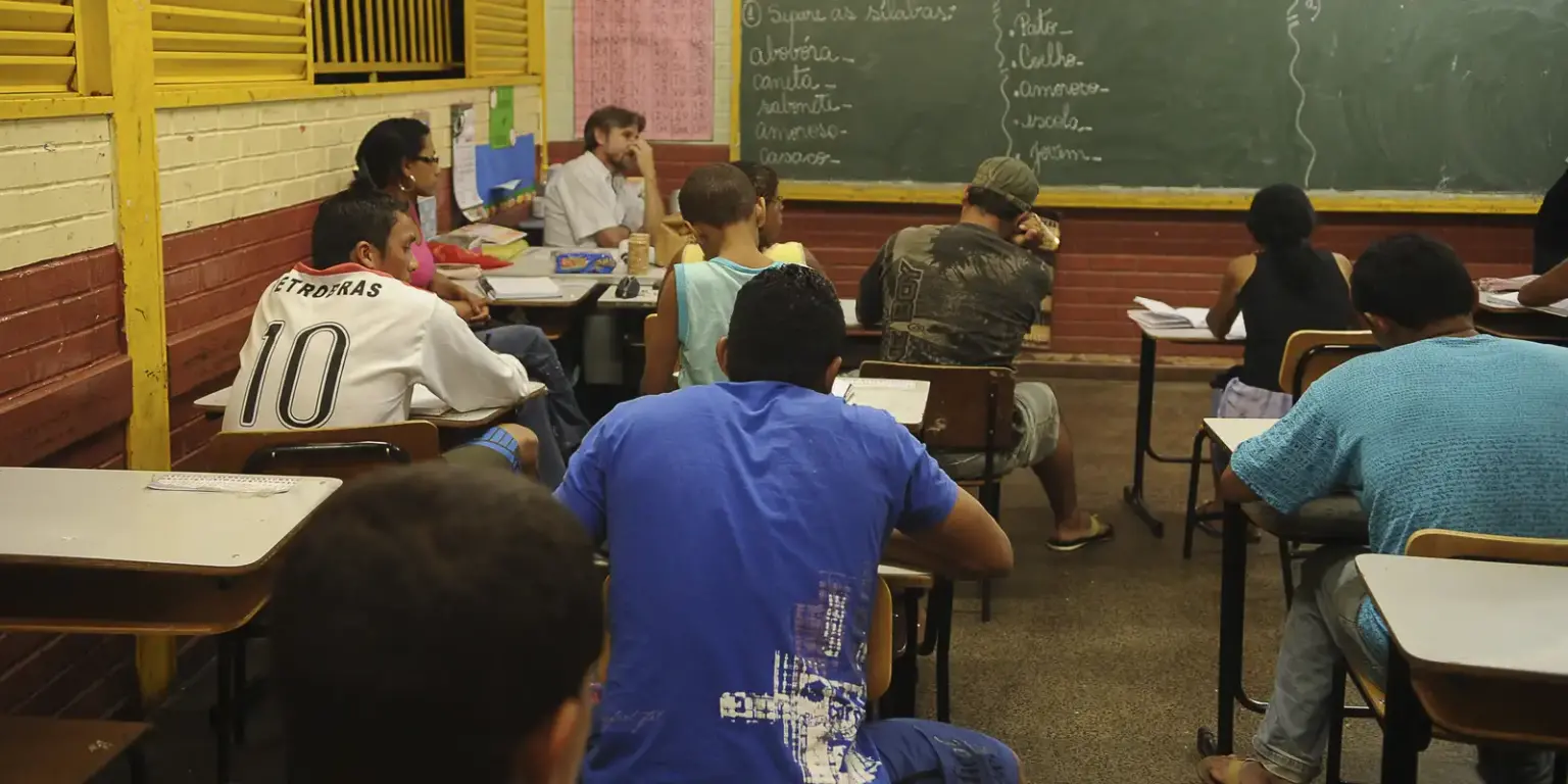 Governo investe R$ 12 mil em projetos para jovens em áreas vulneráveis