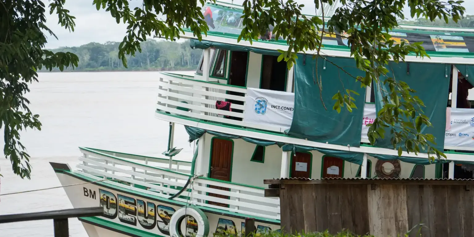 Barco Ciência, Saúde e Cidadania leva atendimento em saúde a ribeirinhos de Rondônia