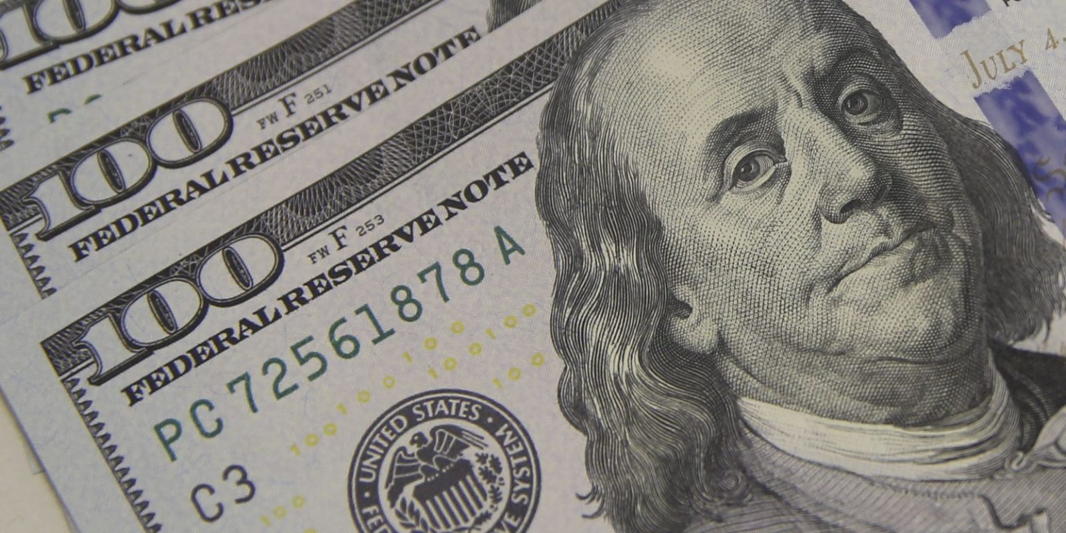 Dólar atinge R$ 5,06 e Bolsa de Valores cai em meio a tensões globais e ruídos políticos