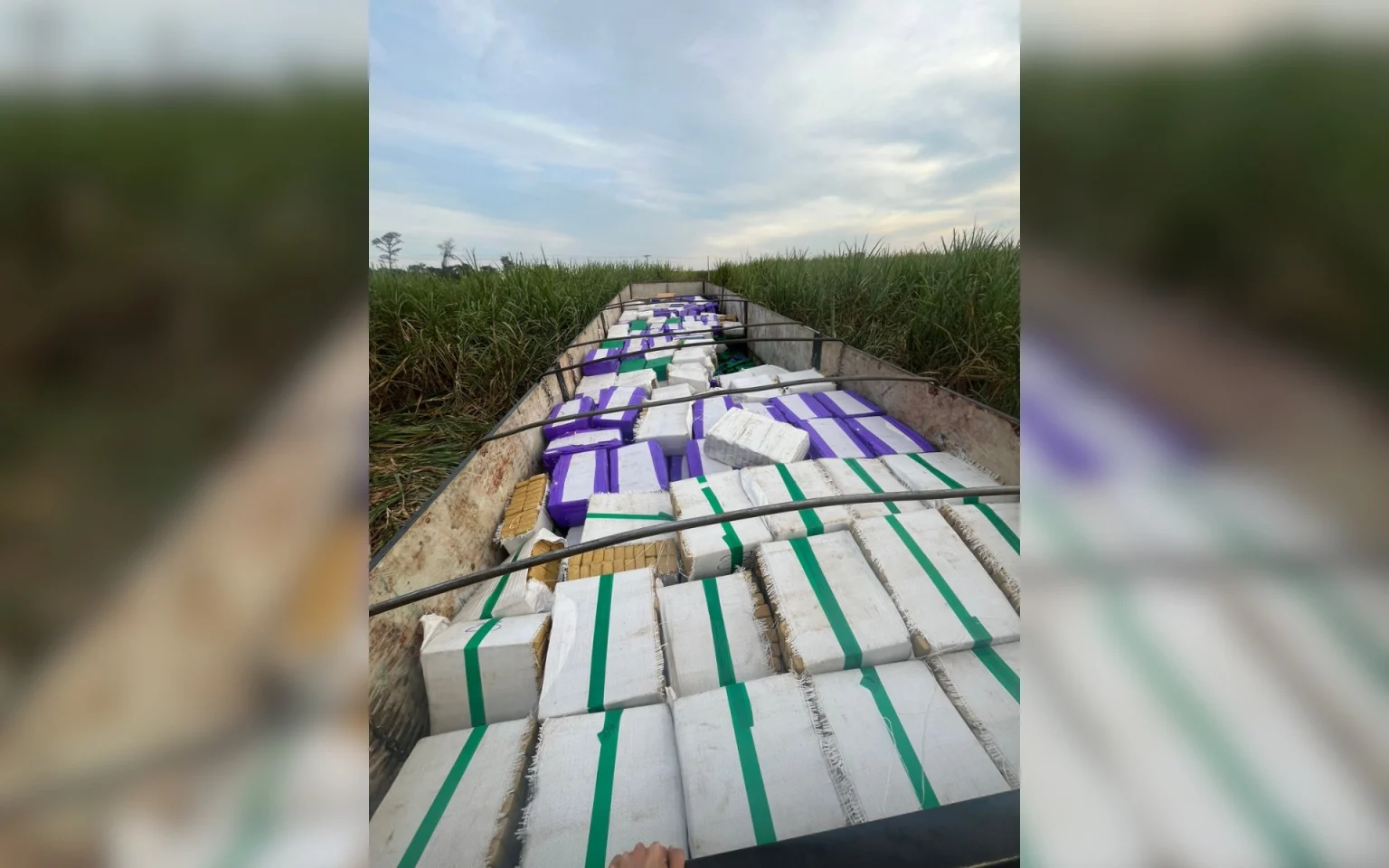 Polícia Federal apreende toneladas de droga em caminhão no interior de SP