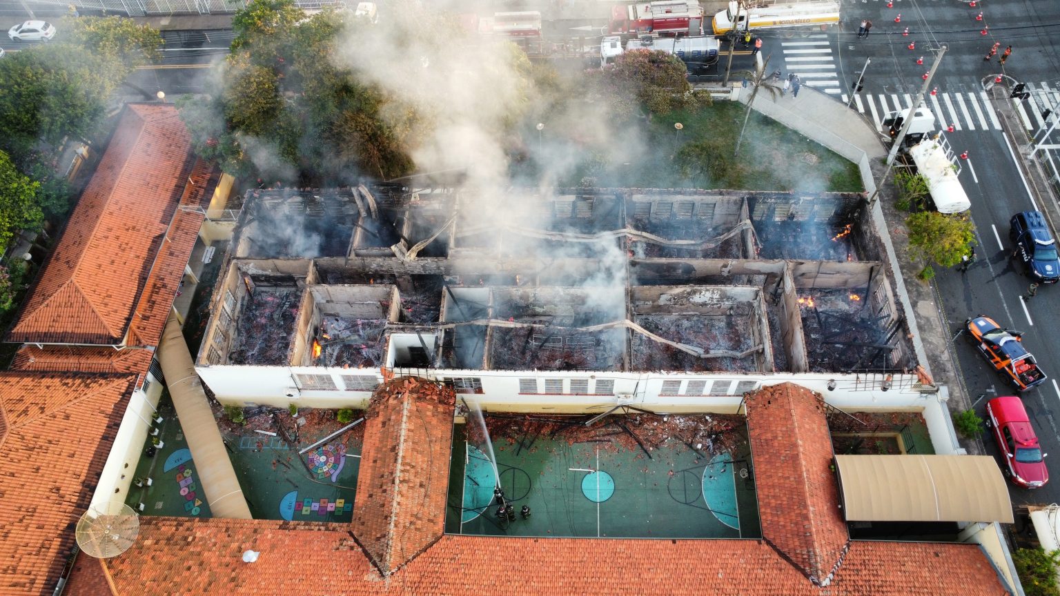 Incêndio na Escola Prada de Limeira: Imagens Aéreas Revelam a Destruição de Patrimônio Histórico