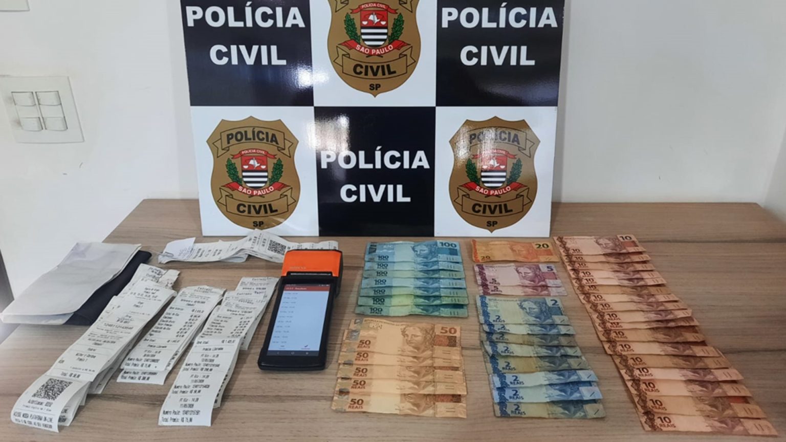 Operação policial apreende equipamentos e dinheiro em bares de Rio Preto durante combate a jogos clandestinos