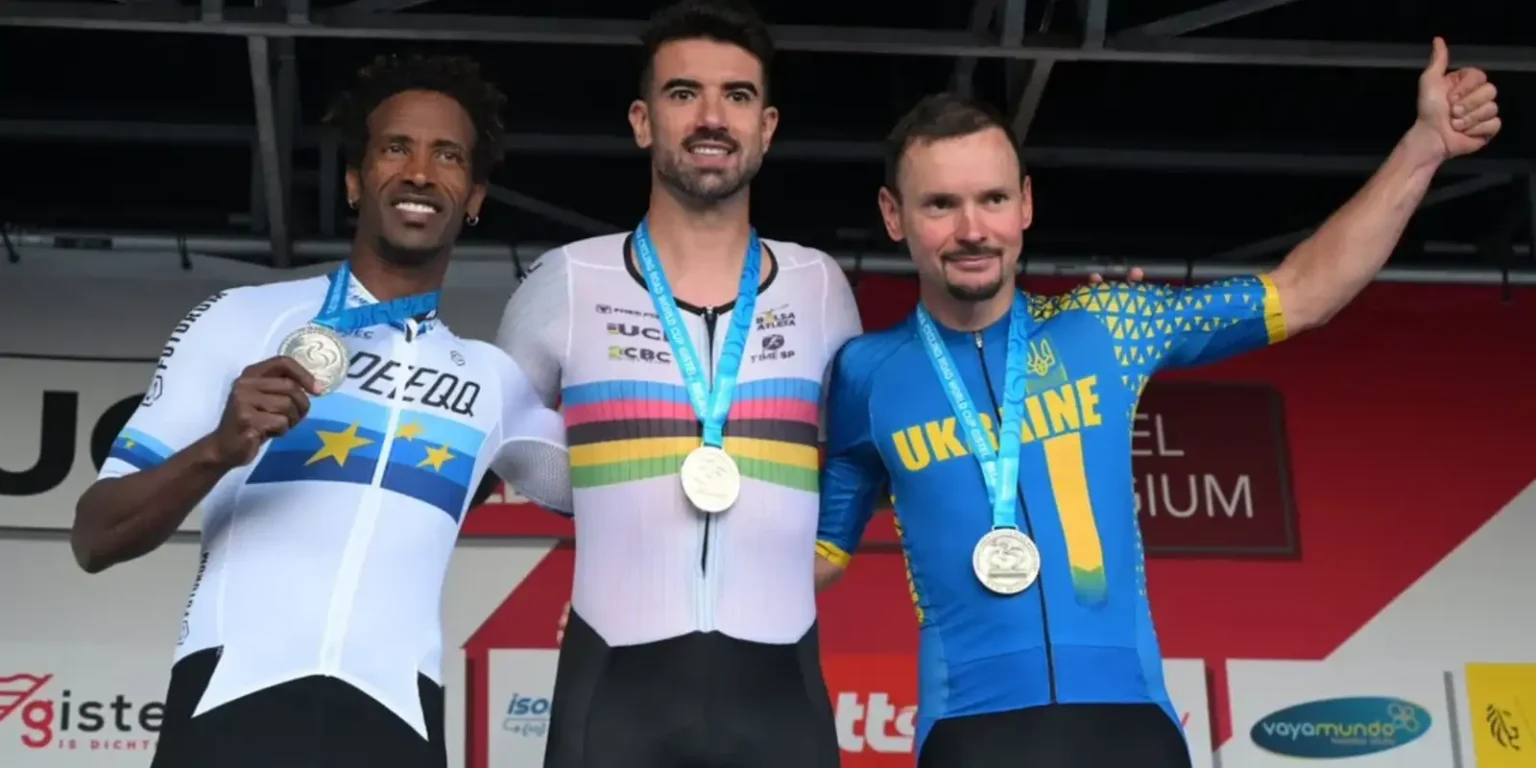 Lauro Chaman brilha e conquista ouro na Copa do Mundo de Ciclismo de Estrada