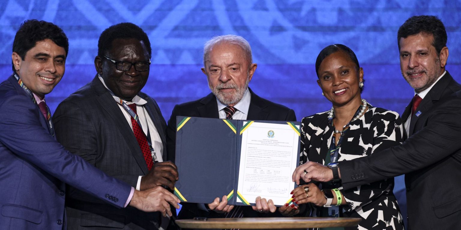 Educação como Pilar de Consciência e Soberania: Brasil e África em Destaque
