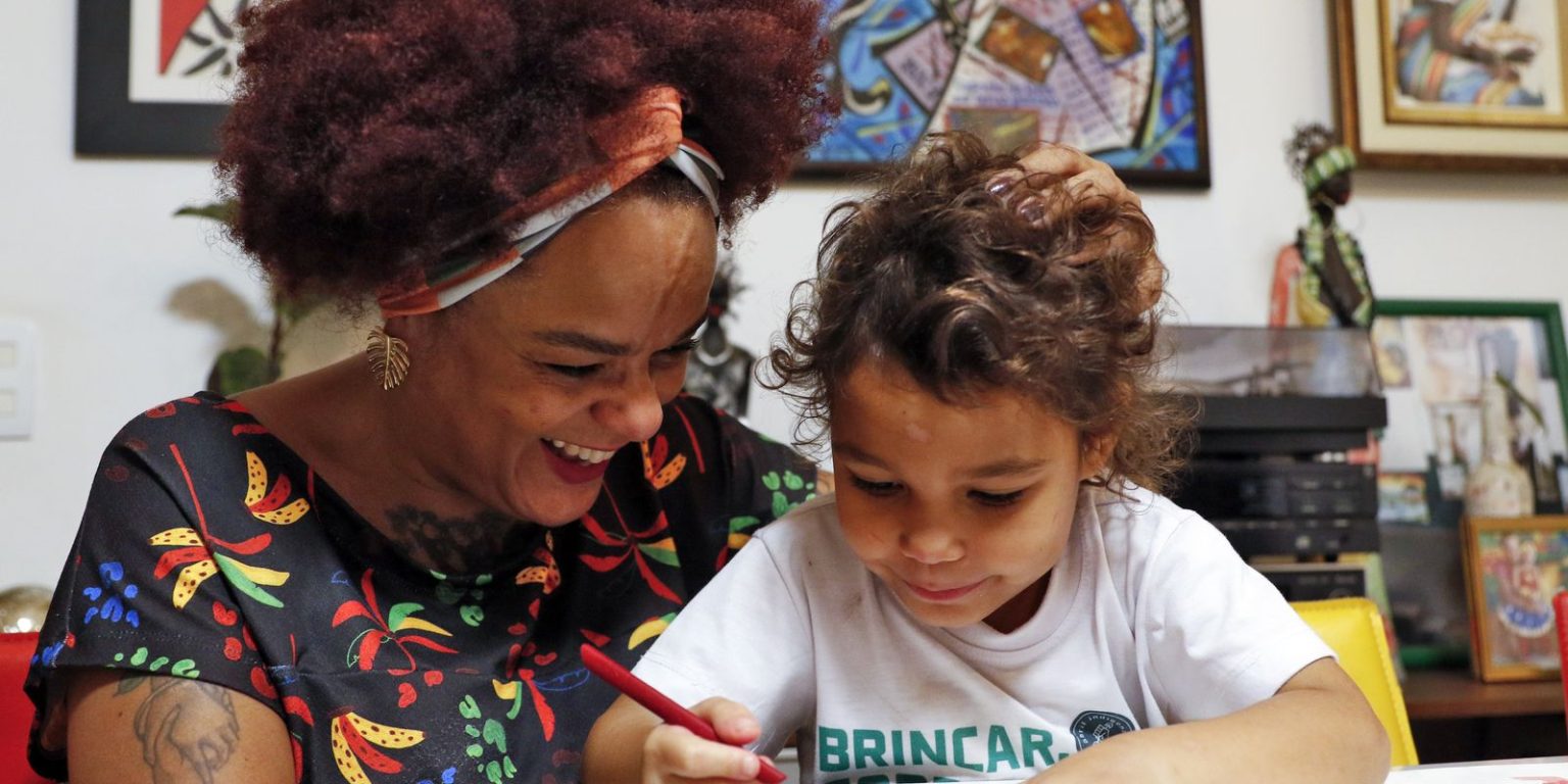Trilhas Sonoras: Memórias Musicais que Embalam o Dia das Mães