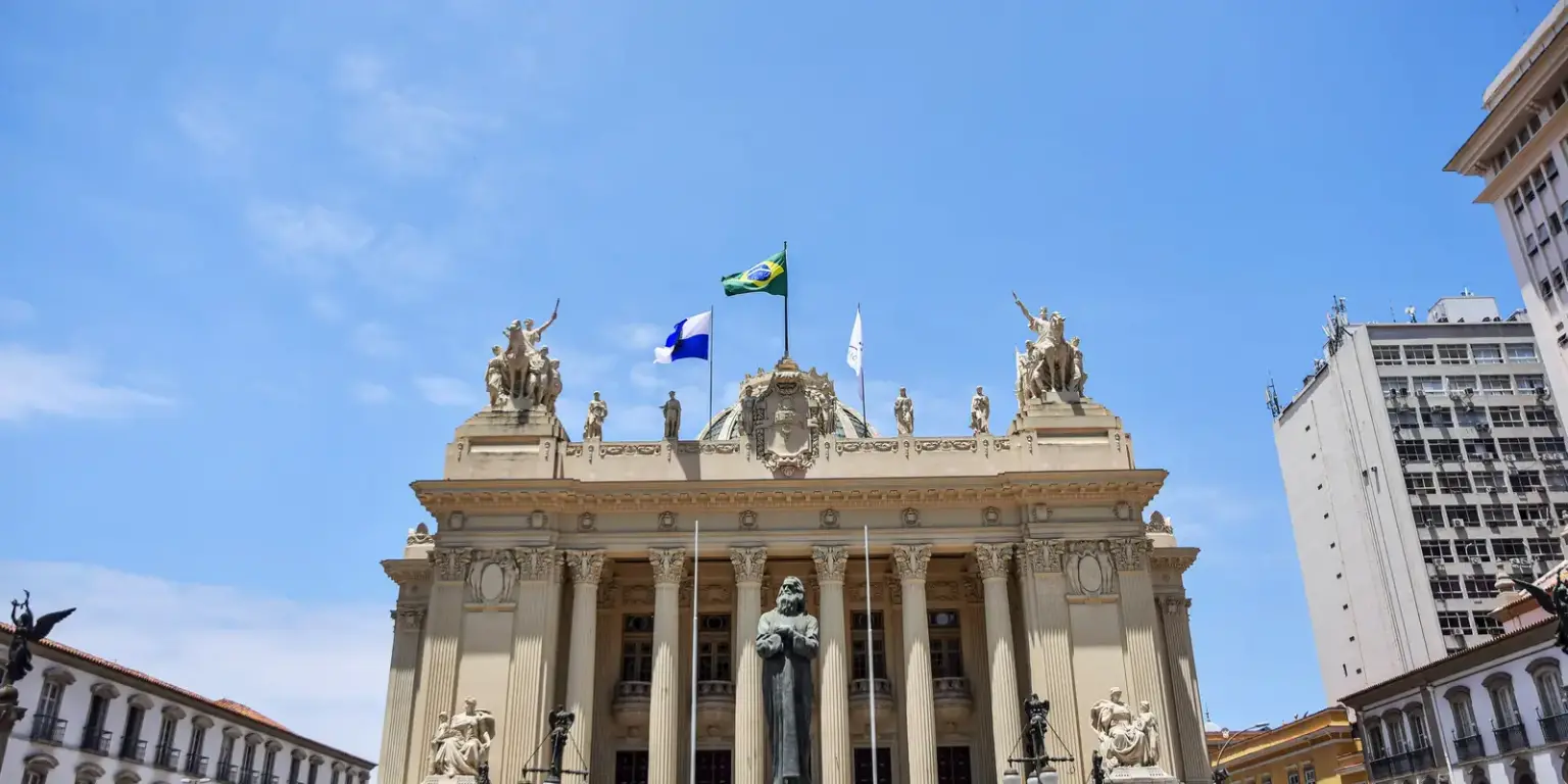 Projeto de Lei no RJ propõe banheiros neutros para pessoas trans em ambientes públicos e privados