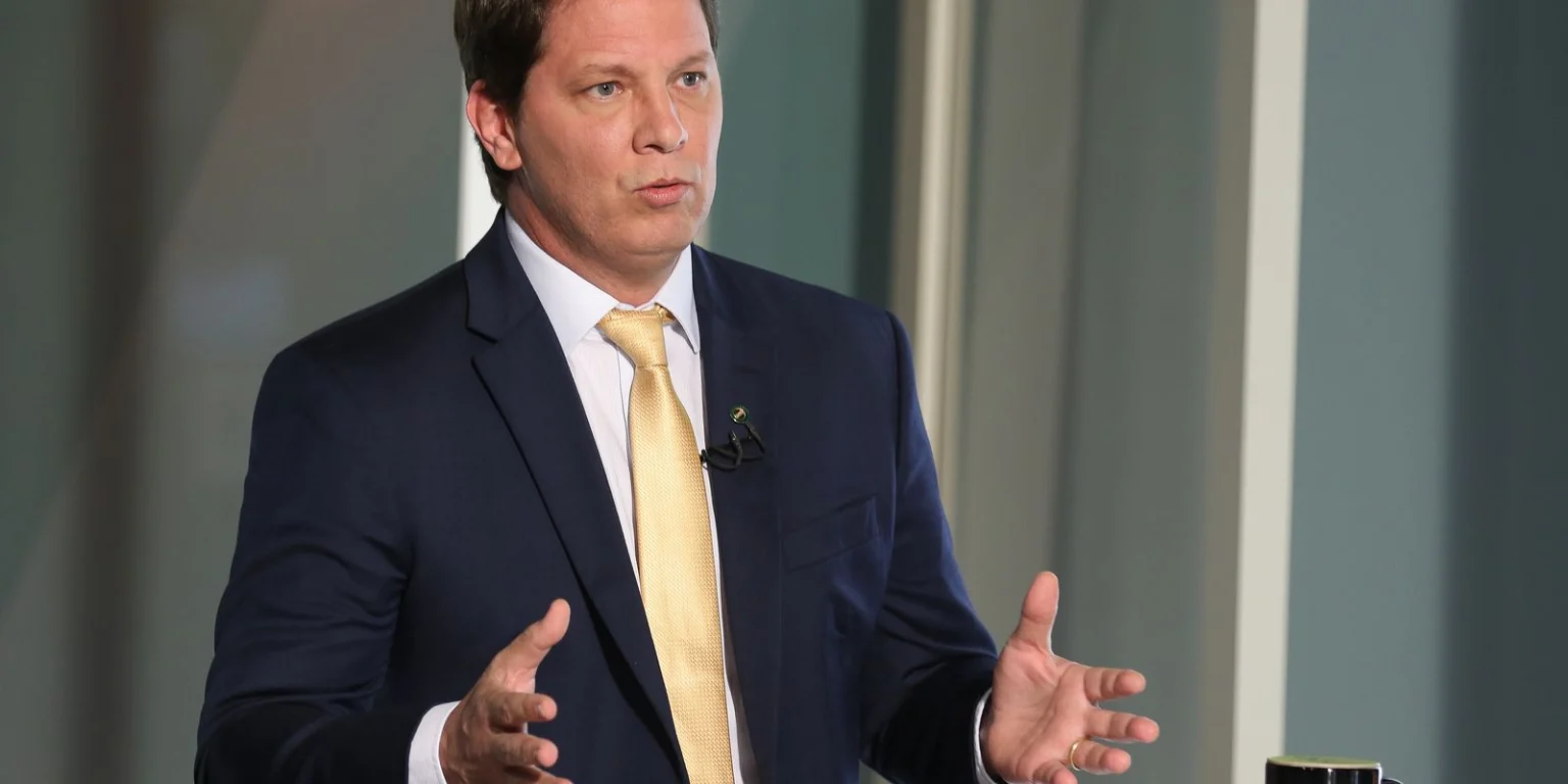 STF tenta notificar Mário Frias sobre envolvimento em filme de Bolsonaro