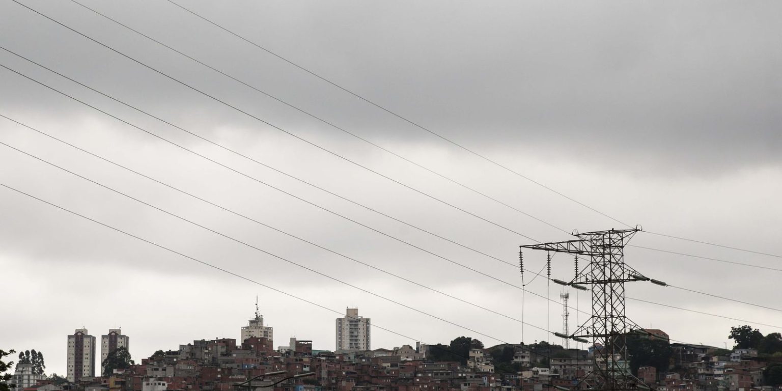 Temporais e chuvas intensas marcam fim de semana em diversas regiões do Brasil