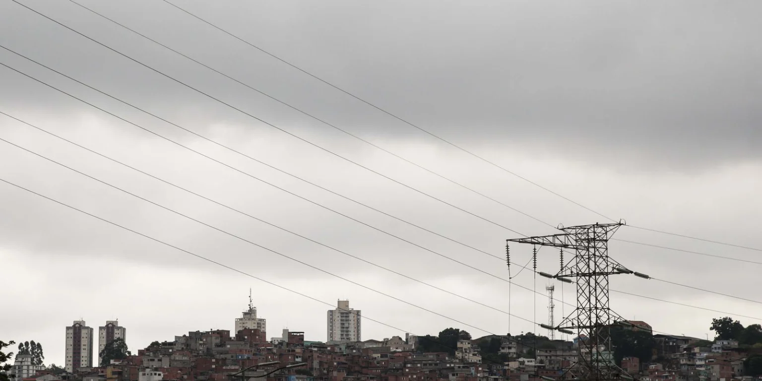 Temporais e chuvas intensas marcam fim de semana em diversas regiões do Brasil