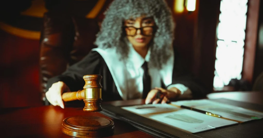 como funciona o sistema judiciário no Brasil