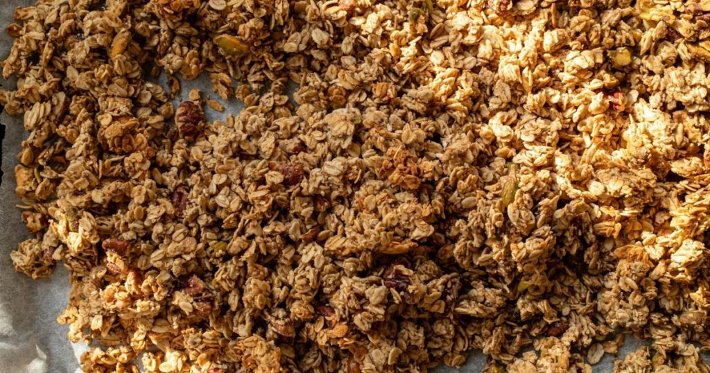 Como fazer granola caseira crocante: receita prática e fácil como fazer granola caseira crocante
