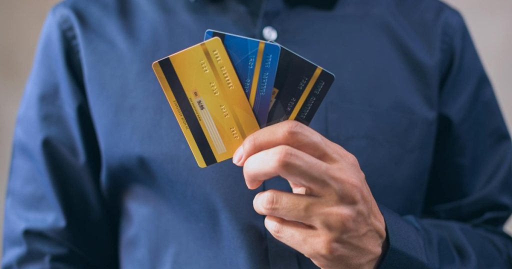 como economizar na fatura do cartão de crédito