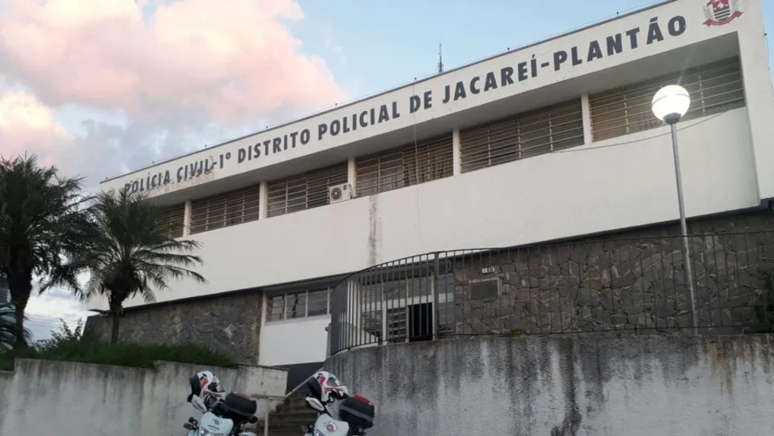 Homem falece em trágico acidente na Rodovia Carvalho Pinto em Jacareí; motorista foge sem prestar assistência