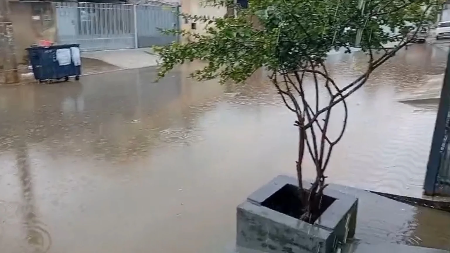 Chuva intensa causa transtornos em bairros de Sorocaba