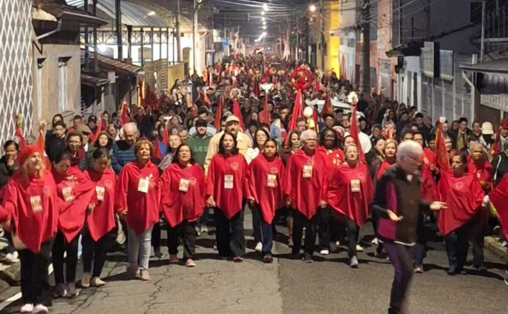 Alvorada do cemitério emociona fiéis na tradicional Festa do Divino em Mogi das Cruzes
