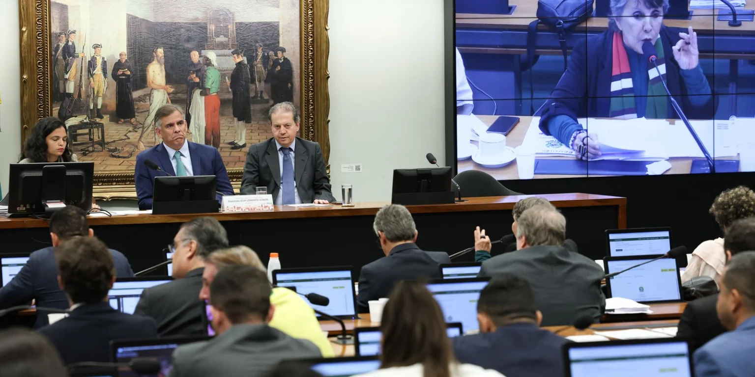 Comissão aprova redução da maioridade penal e gera polêmica na Câmara dos Deputados